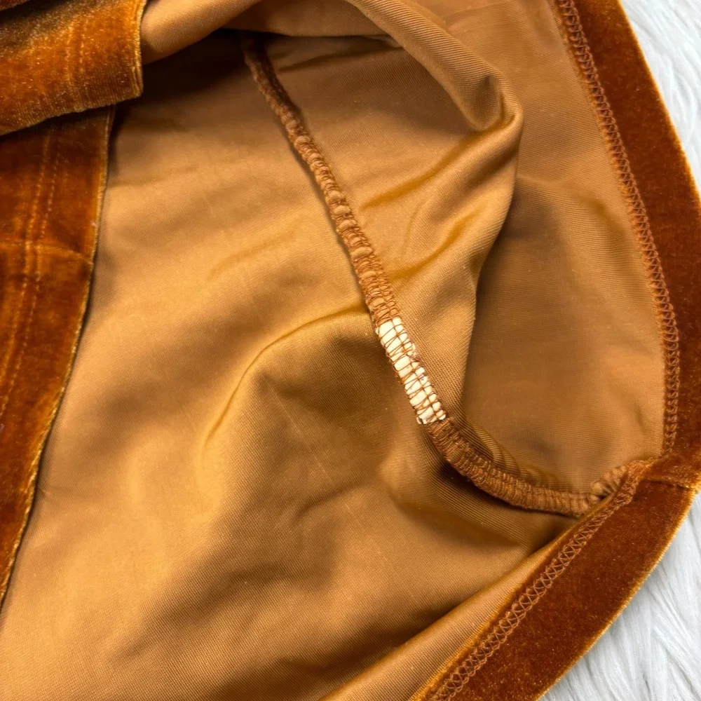 Vintage‎ 90's Gemilli Women's M Burnt Orange Short Sleeve Velvet Top Tee